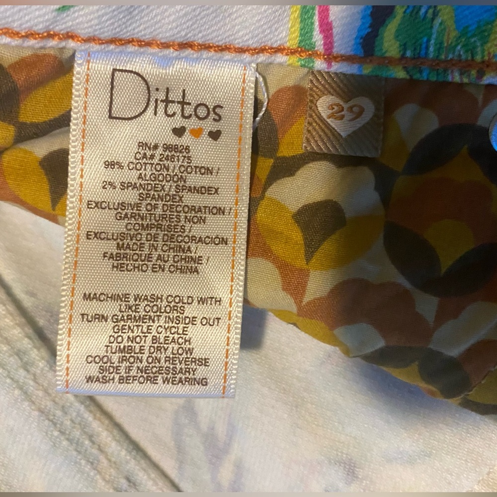 DITTOS MISTY MID RISE SHORTS LOVE BIRTS PRINT Size 29 - Picture 4 of 5
